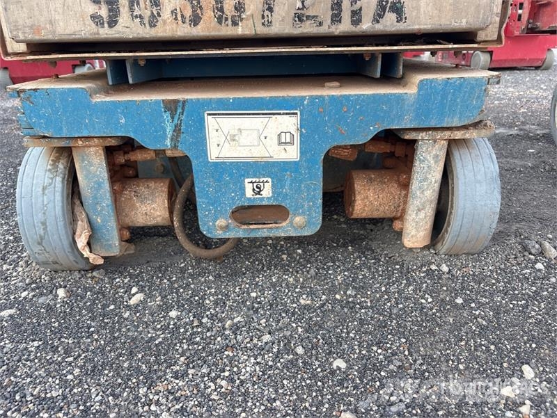 Genie GS2632 Vertical Mast Lift Used Personnel lifts and access elevators