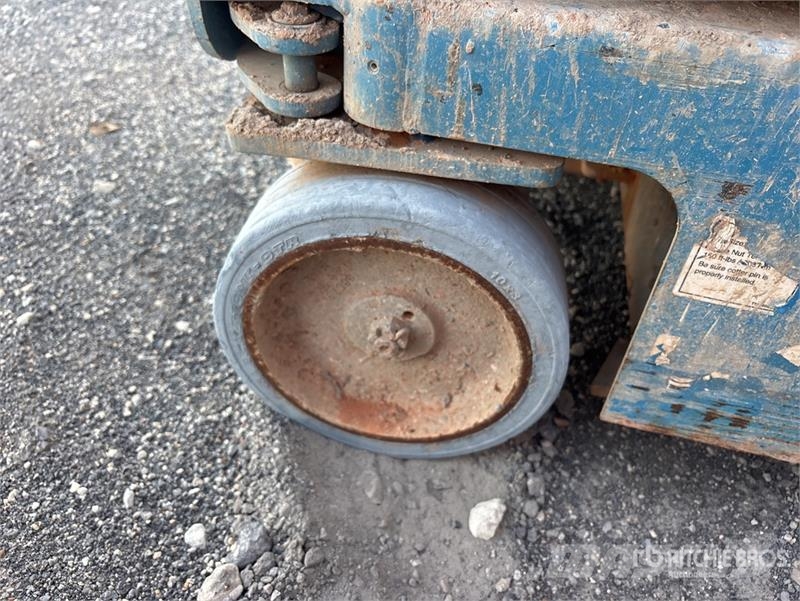 Genie GS2632 Vertical Mast Lift Used Personnel lifts and access elevators
