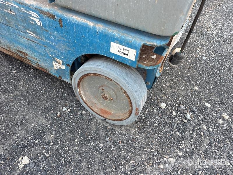 Genie GS2632 Vertical Mast Lift Used Personnel lifts and access elevators
