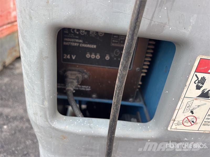 Genie GS2632 Vertical Mast Lift Used Personnel lifts and access elevators