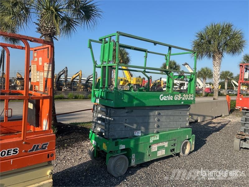Purchase Genie GS3232 scissor lifts, Bid & Buy on Auction - Mascus