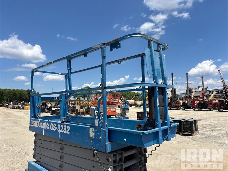 Genie GS3232 Electric Scissor Lift Saksilavat