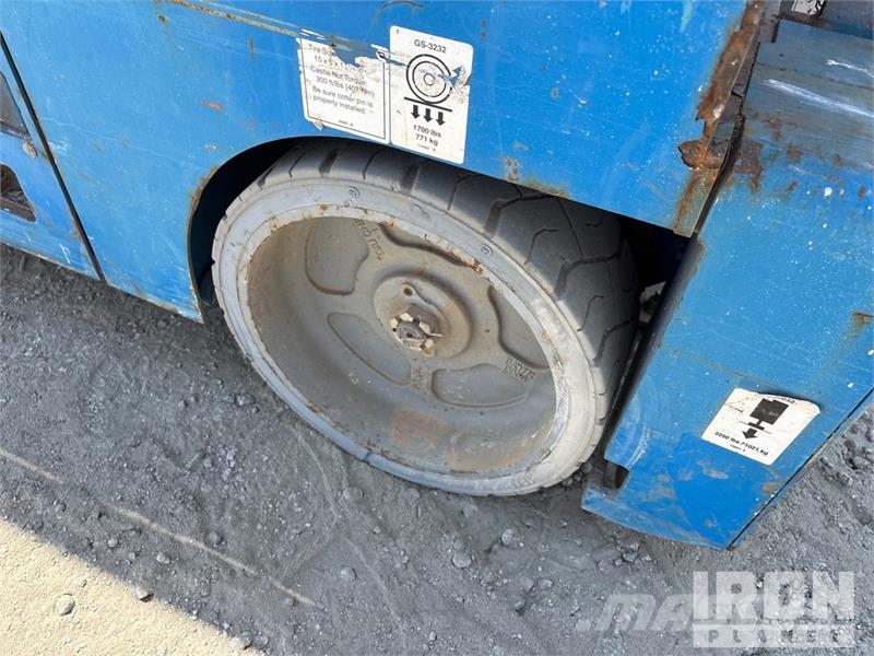 Genie GS3232 Electric Scissor Lift Saksilavat