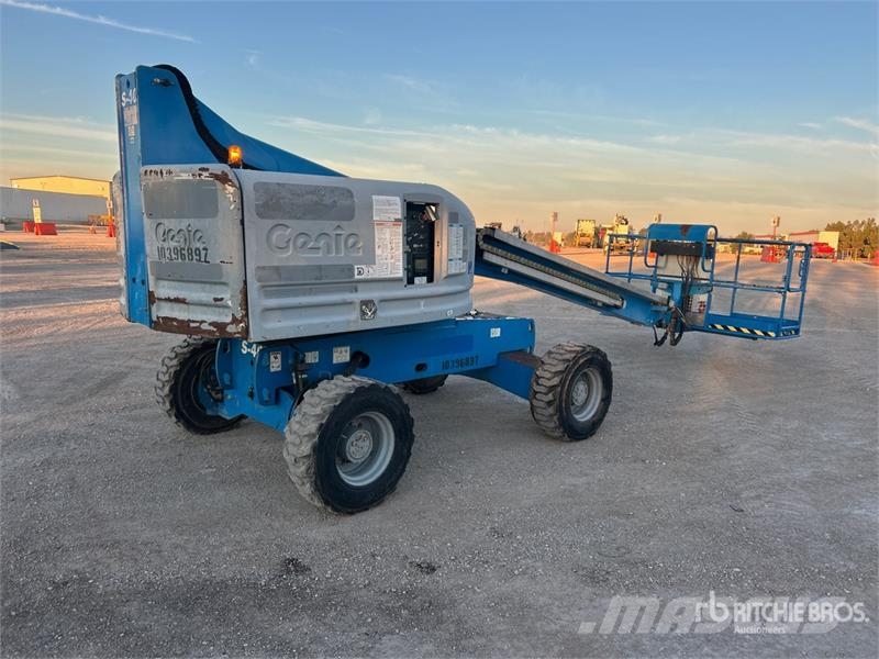Genie S-40 伸縮臂高空作業車