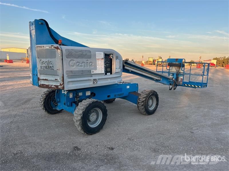 Genie S-40 伸縮臂高空作業車