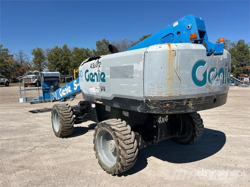 Genie S-60 Telescopic boom lifts