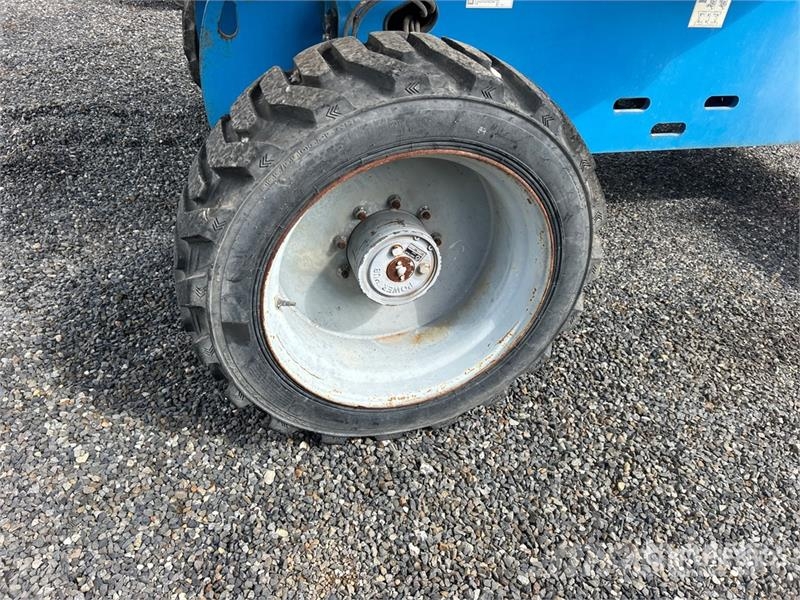 Genie S-60X 4WD Diesel Telescopic Boom Lift Telescopic boom lifts