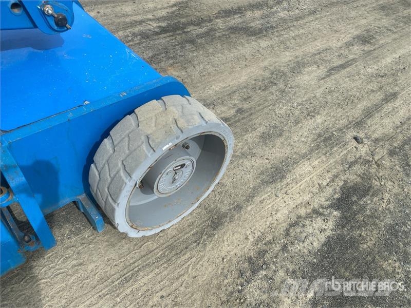 Genie Z-34/22N 2WD Electric Articulating Boom Lift 관절형 전동이동 리프트