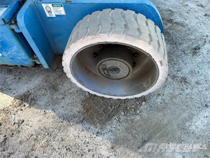 Genie Z-34/22N 2WD Electric Articulating Boom Lift 曲臂高空作業車