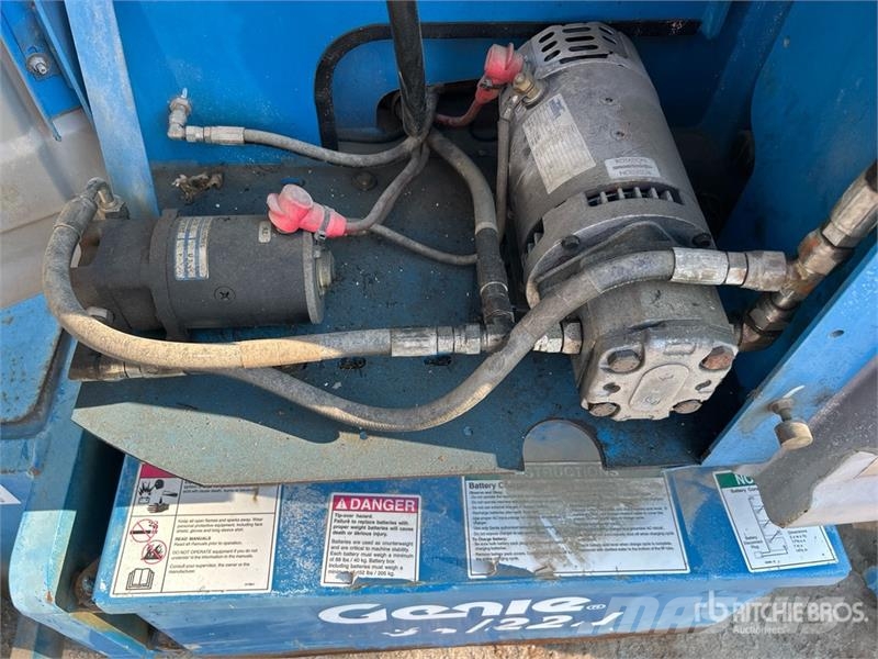 Genie Z-34/22N 2WD Electric Articulating Boom Lift 曲臂高空作業車