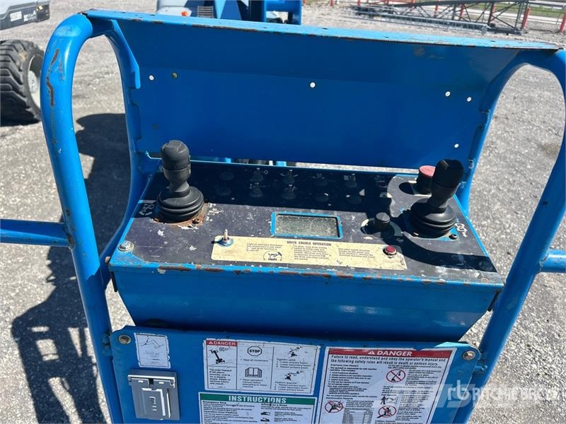 Genie Z-40/23N 2WD Electric Articulating Boom Lift Articulated boom lifts