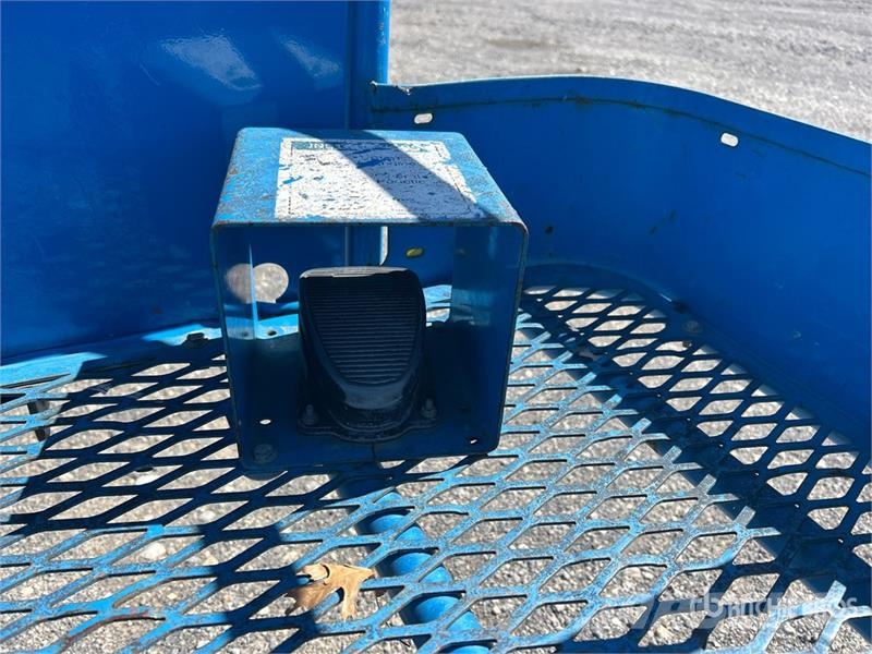 Genie Z-40/23N 2WD Electric Articulating Boom Lift Articulated boom lifts