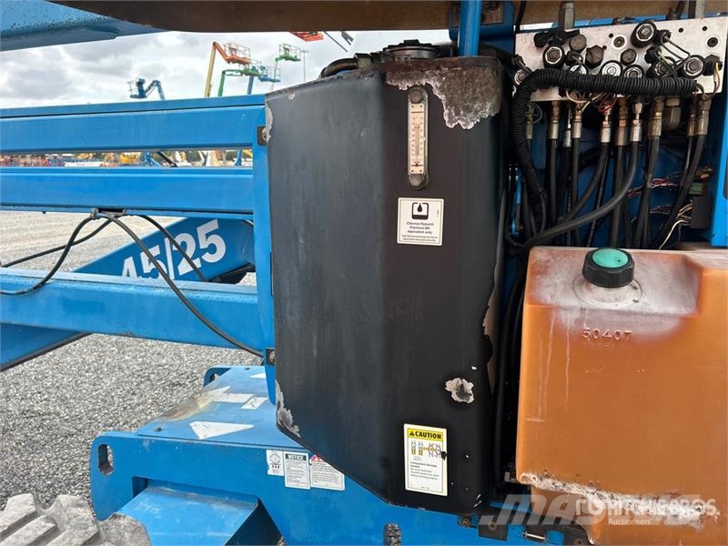 Genie Z-45/25 4WD Diesel Articulating Boom Lift 관절형 전동이동 리프트