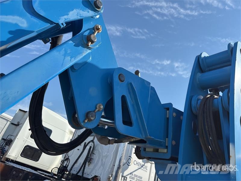 Genie Z-45 XC 4WD Diesel Articulating Boom Lift ブームリフト　屈伸型