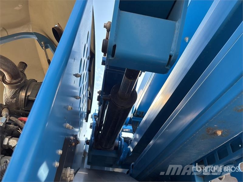 Genie Z-45 XC 4WD Diesel Articulating Boom Lift ブームリフト　屈伸型