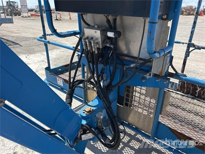 Genie Z-80/60 4WD Diesel Articulating Boom Lift Articulated boom lifts