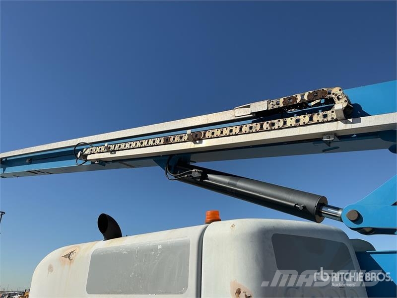 Genie Z-80/60 4WD Diesel Articulating Boom Lift Articulated boom lifts