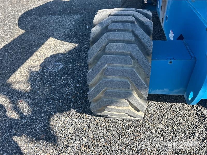 Genie Z-80/60 4WD Diesel Articulating Boom Lift Articulated boom lifts