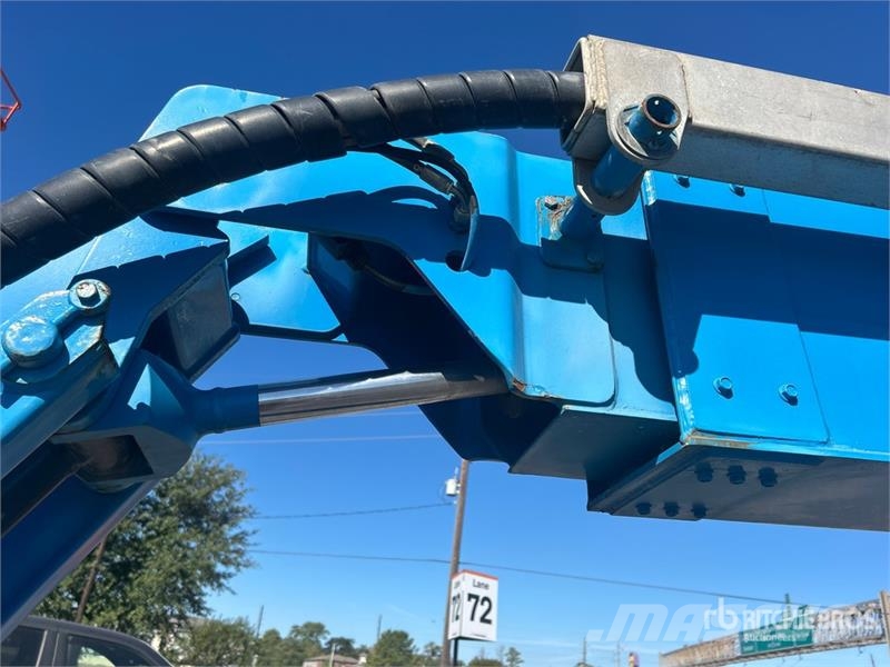 Genie Z-80/60 4WD Diesel Articulating Boom Lift Articulated boom lifts