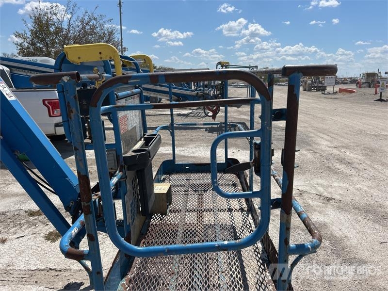 Genie Z-80/60 4WD Diesel Articulating Boom Lift Articulated boom lifts