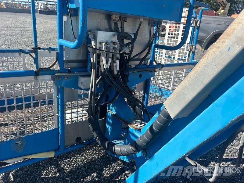 Genie Z-80/60 4WD Diesel Articulating Boom Lift Articulated boom lifts