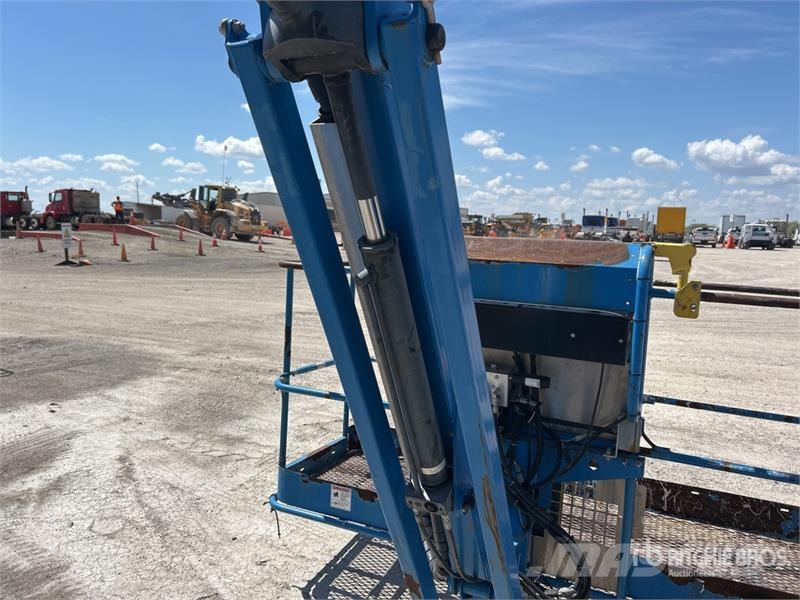 Genie Z-80/60 4WD Diesel Articulating Boom Lift Articulated boom lifts