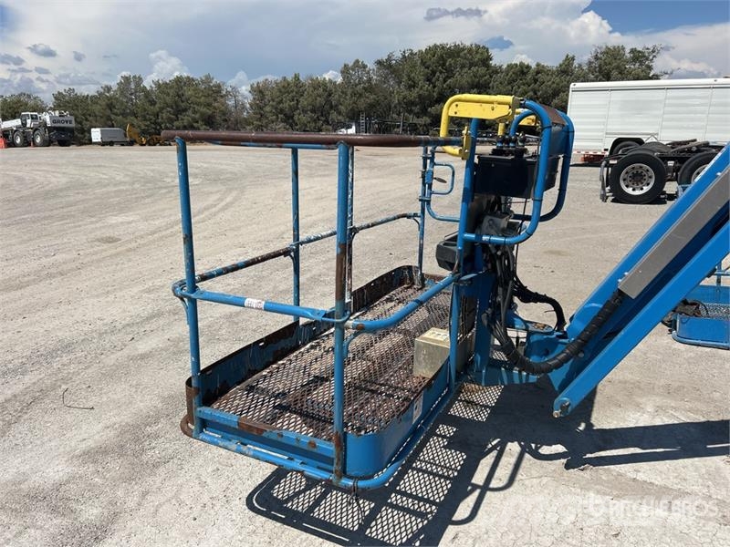Genie Z-80/60 4WD Diesel Articulating Boom Lift Articulated boom lifts