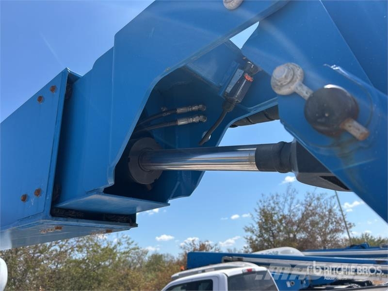 Genie Z-80/60 4WD Diesel Articulating Boom Lift Articulated boom lifts