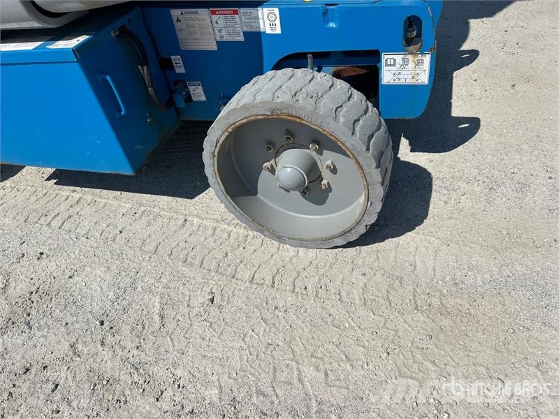 Genie Z40/23NRJ 2WD Electric Articulating Boom Lift 관절형 전동이동 리프트