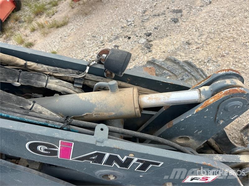 GiANT V6004T Wheel Loader (Inoperable) Rataslaadurid