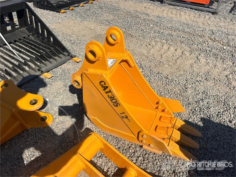 GIYI 12 in Digging Excavator Bucket - Fits Cat 305 Buckets