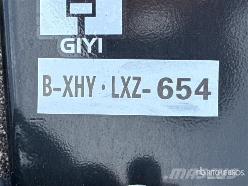  GIYI 12 in Mini Skid Steer Auger (Unused) 鑽頭
