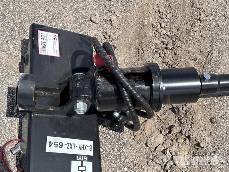  GIYI 12 in Mini Skid Steer Auger (Unused) 鑽頭