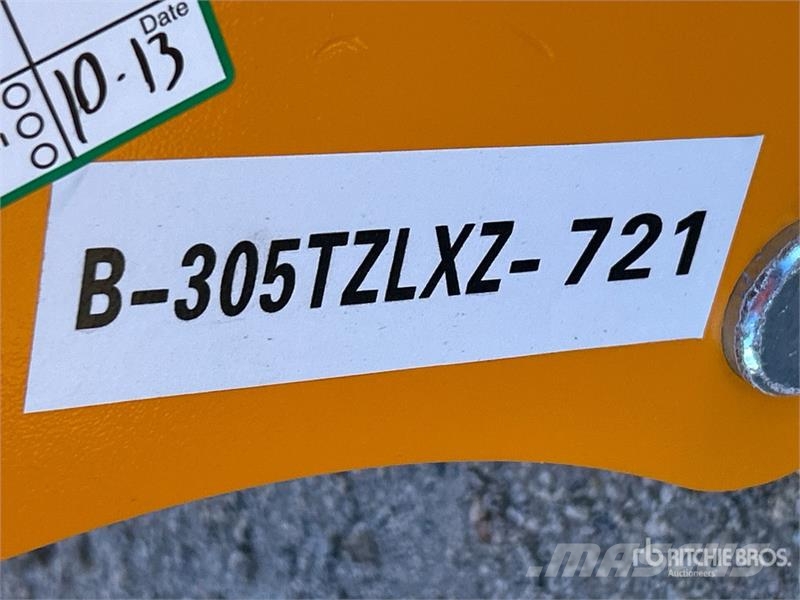 GIYI 15 in Excavator Auger - Fits Cat 305 (Unused) 鑽頭
