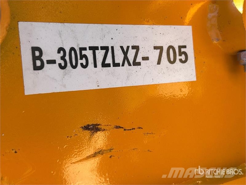 GIYI 15 in Excavator Auger - Fits CAT 305 (Unused) 드릴