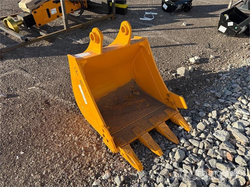  GIYI 26 in Digging Excavator Bucket - Fits Cat 307 Cucharones