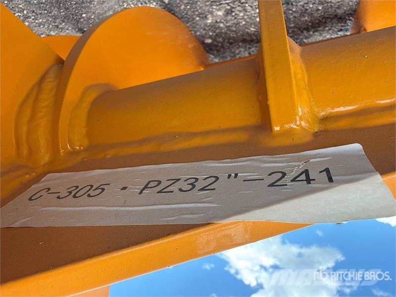 GIYI 32 in Excavator Rake - Fits Cat 305 (Unused) Greble