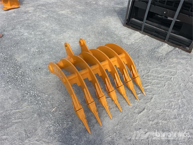 GIYI 32 in Excavator Rake (Unused) Ancinhos e espalhadores de feno