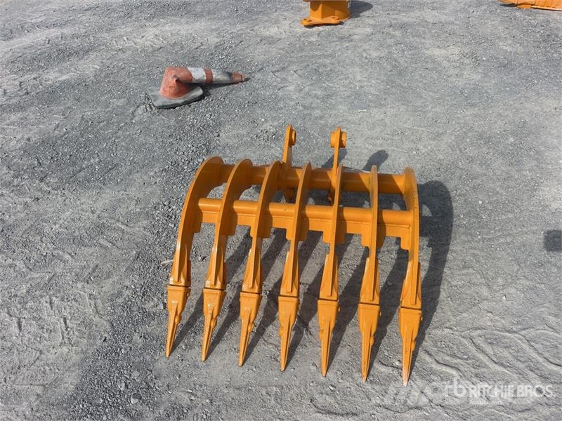 GIYI 32 in Excavator Rake (Unused) Ancinhos e espalhadores de feno