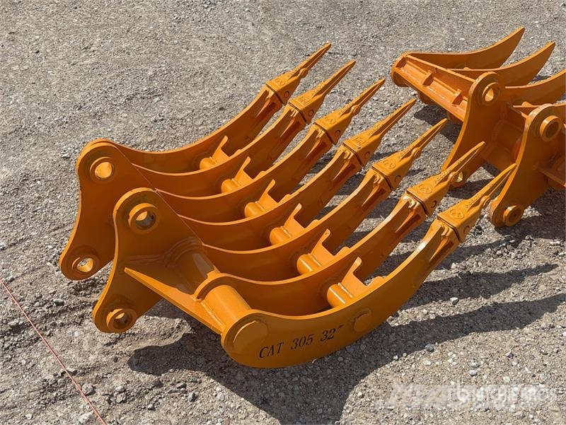 GIYI 32 in Excavator Rake - Fits Cat 305 (Unused) Ancinho virador