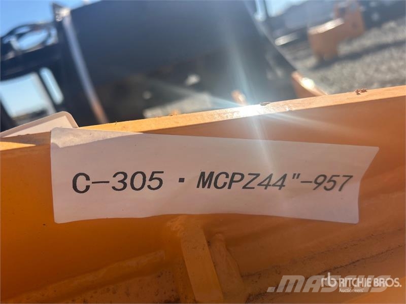 GIYI 44 in Excavator Rake - Fits Cat 305 (Unused) Грабли-ворошилки