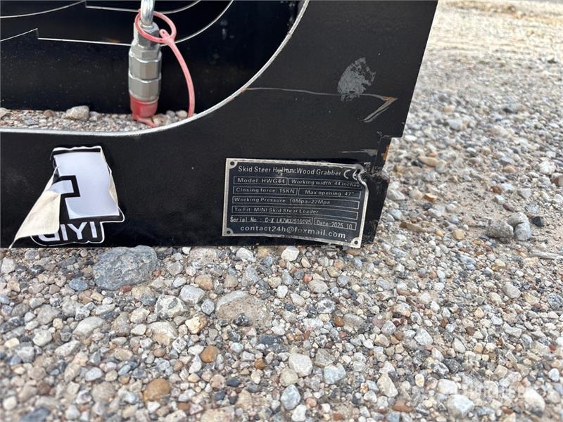 GIYI 44 in Skeleton Mini . Skid Steer Grapple Buck Grapples