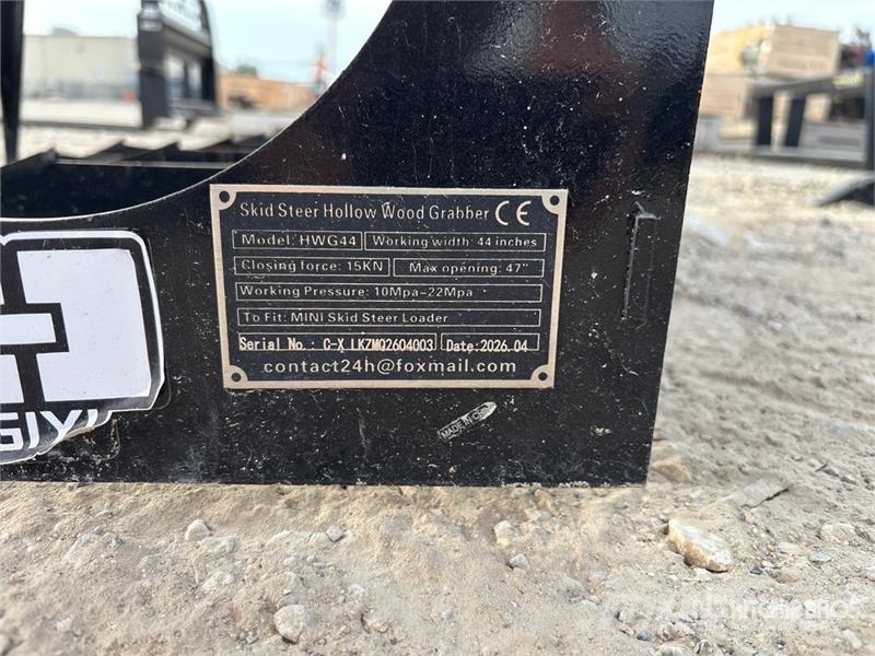 GIYI 44 in Skeleton Skid Steer Grapple Bucket Grapples
