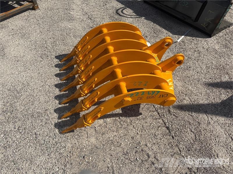 GIYI Cat 305 32 In Teeth Excavator Rake (Unused) 耙與翻草機