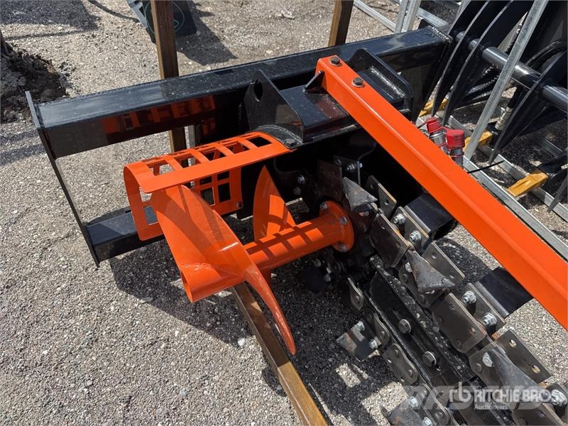  GIYI D39 39 in Skid Steer Trencher (Unused) Valetadeiras