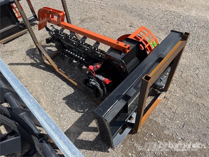  GIYI D39 39 in Skid Steer Trencher (Unused) Valetadeiras