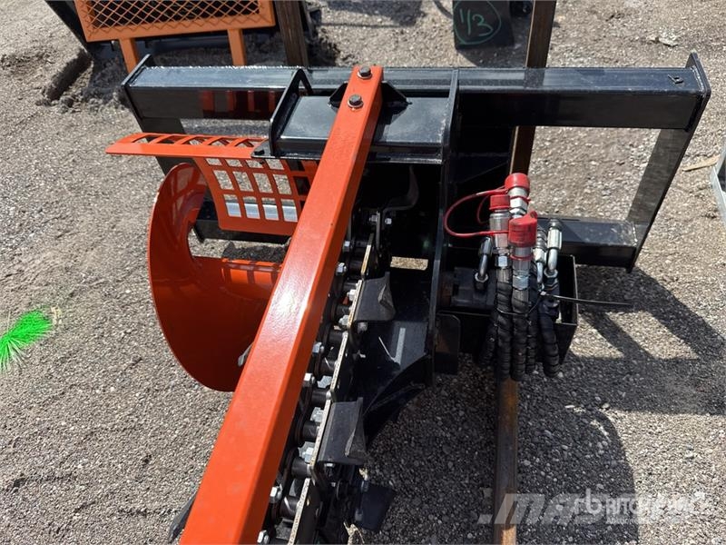  GIYI D39 39 in Skid Steer Trencher (Unused) Valetadeiras