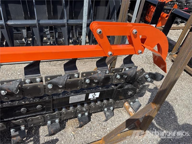  GIYI D39 39 in Skid Steer Trencher (Unused) Valetadeiras