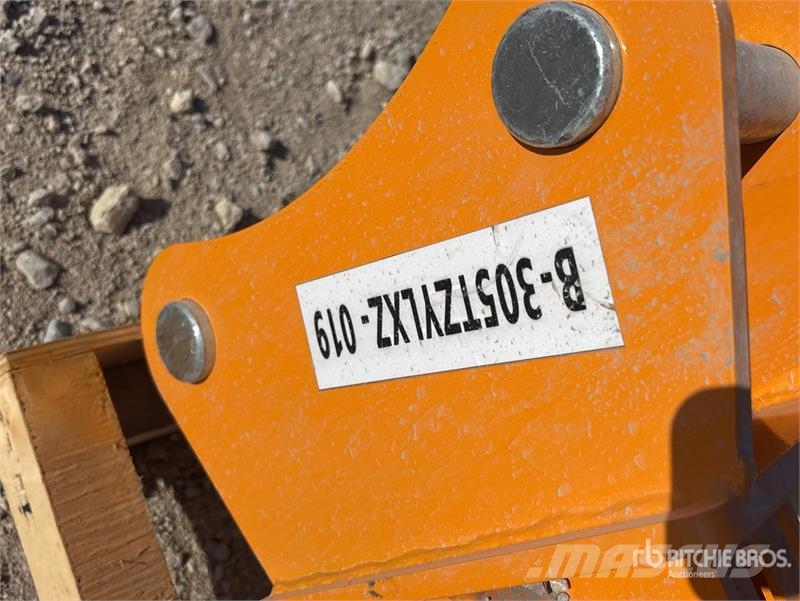  GIYI Excavator Auger - Fits Cat 305 (Unused) Vrtalne naprave