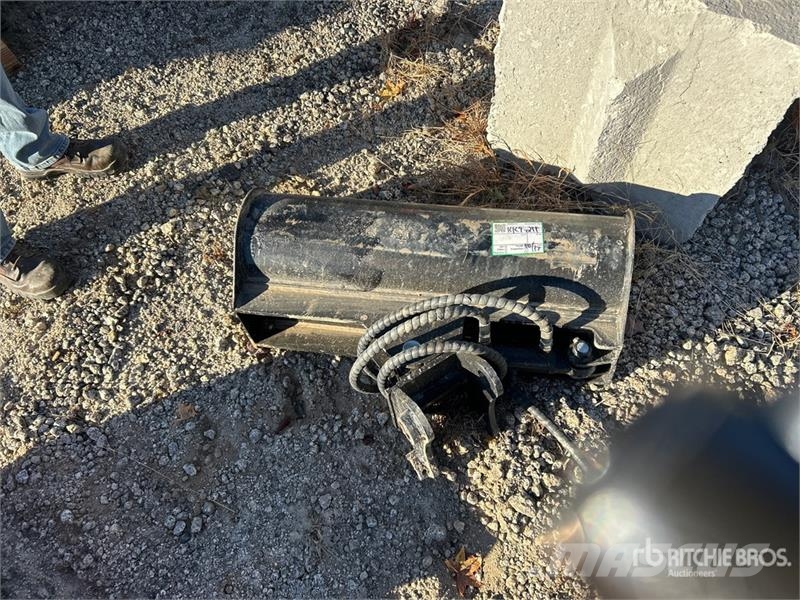 GIYI GY-3TB Tilting Excavator Bucket - Fits Cat 3 Ковши
